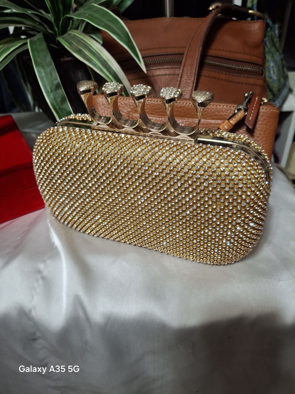 Gold Crystal Heart Knuckle-Handle Evening Clutch - W/ Chain Strap Unbranded